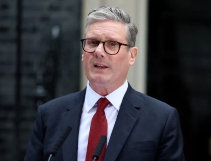 Epstein Files ने ब्रिटेन में मचाई सनसनी, PM Keir Starmer की कुर्सी पर संकट